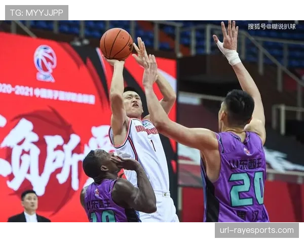 战术板:解析辽宁队如何用高强度防守限制新疆队外线投射 战术板:解析辽宁队如何用高强度防守限制新疆队外线投射